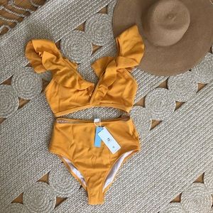 NWT two piece cupshe baiting suit